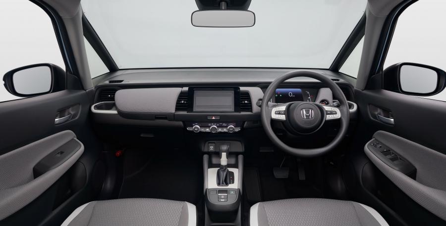 Торпедо Honda Fit e:HEV Crosstar 2020 года  (JP) (фото 3 из 13)